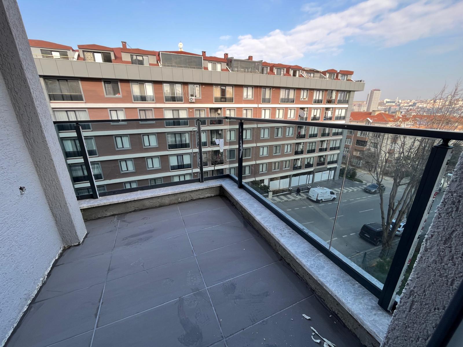 Küpeşte camlı korkuluk 6